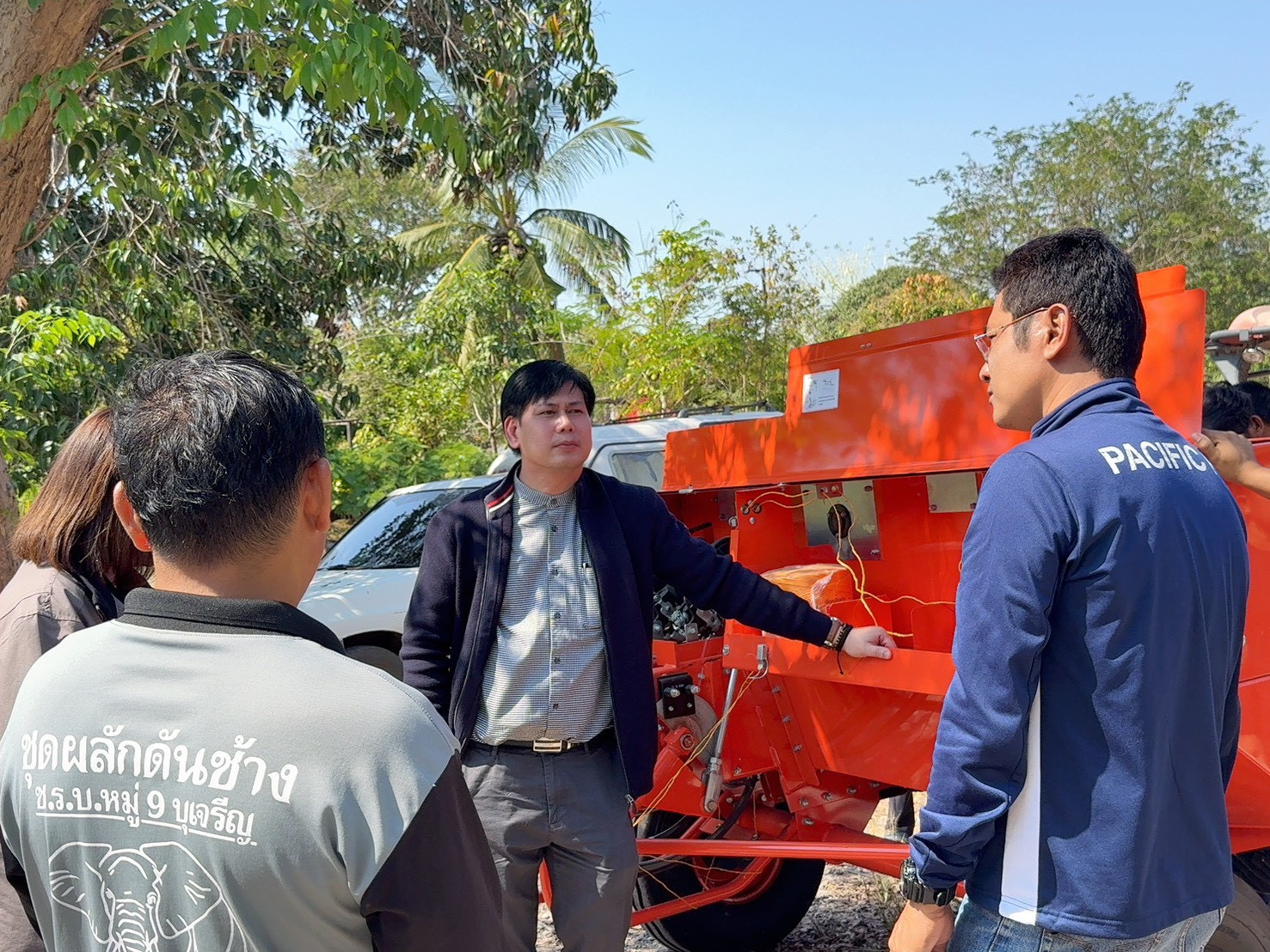 title - วันจันทร์ที่ 12 มกราคม พ.ศ.2569 นายวิทูล ประดิษฐบุญ ปฏิรูปที่ดินจังหวัดปราจีนบุรี  พร้อมด้วยเจ้าหน้าที่ ส.ป.ก. ปราจีนบุรี จัดการฝึกอบรมเชิงปฏิบัติ โครงการพัฒนาธุรกิจชุมชน กิจกรรมพัฒนาธุรกิจชุมชนในเขตปฏิรูปที่ดินจังหวัดปราจีนบุรี  งบประมาณ พ.ศ. 2569 หลักสูตรการพัฒนาความเข้มแข็ง และการแปรรูปสินค้า  เพื่อเพิ่มมูลค่าวัสดุเหลือใช้จากข้าว พร้อมทั้งมอบเครื่องอัดฟางข้าวให้แก่เกษตรกร